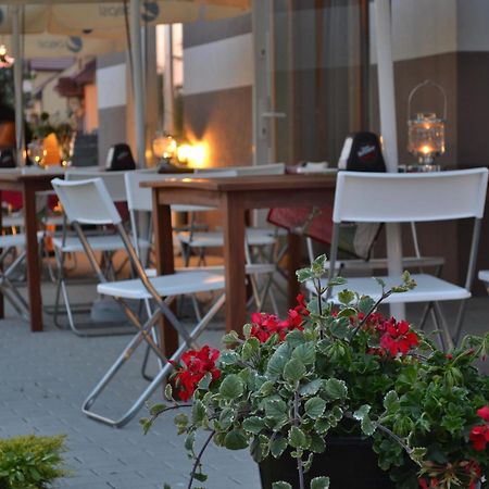 Hotel Graffit Swiebodzin Bagian luar foto