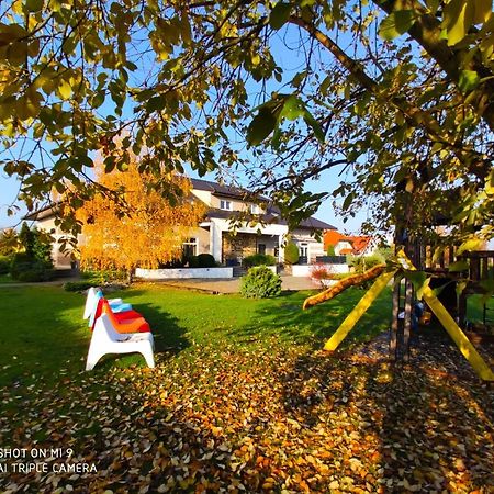 Hotel Graffit Swiebodzin Bagian luar foto