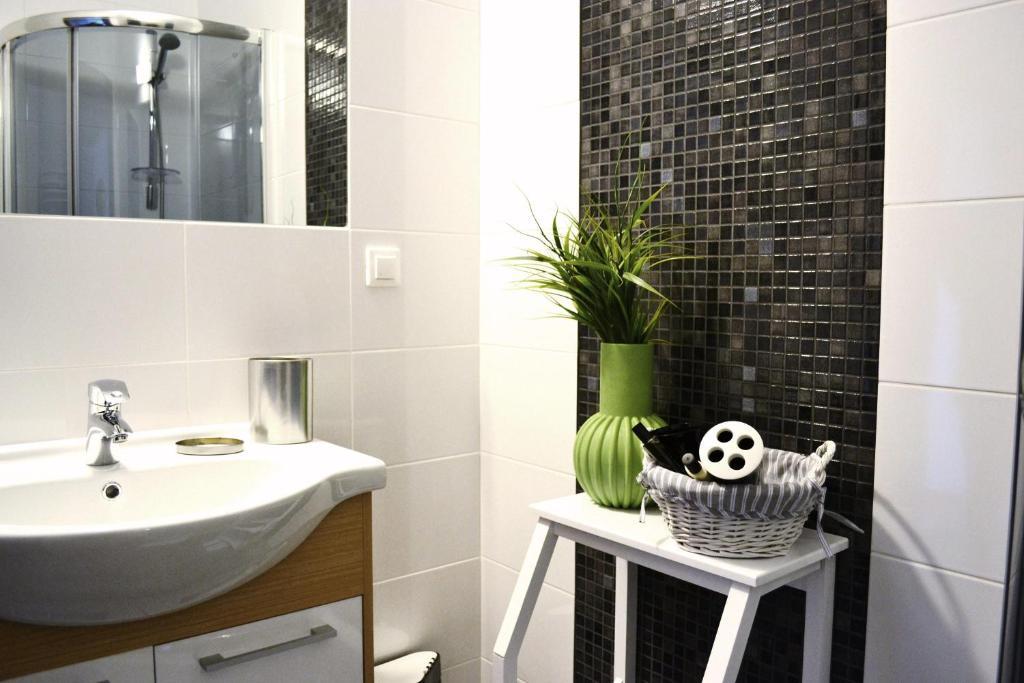 Hotel Graffit Swiebodzin Bagian luar foto