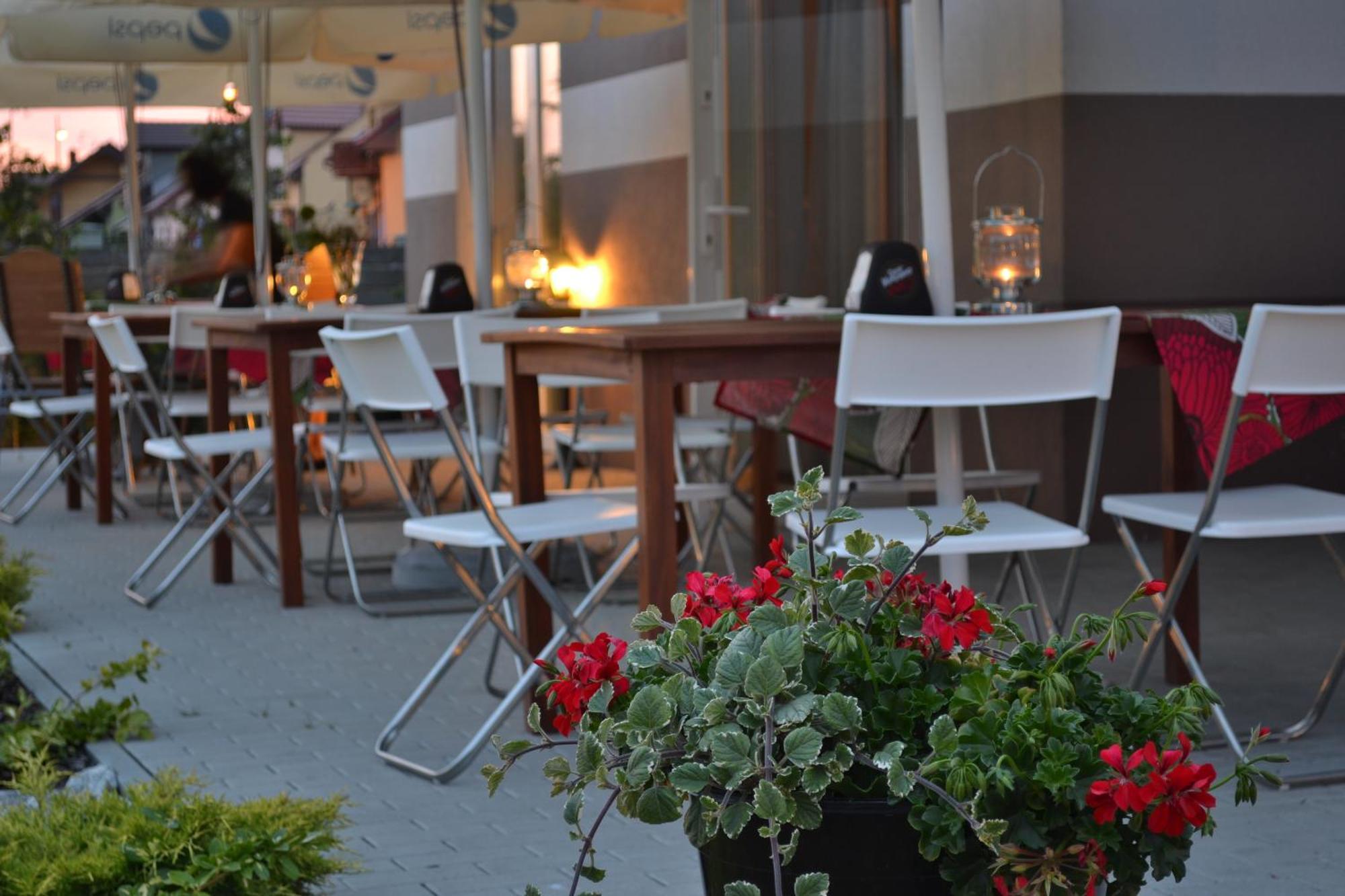 Hotel Graffit Swiebodzin Bagian luar foto