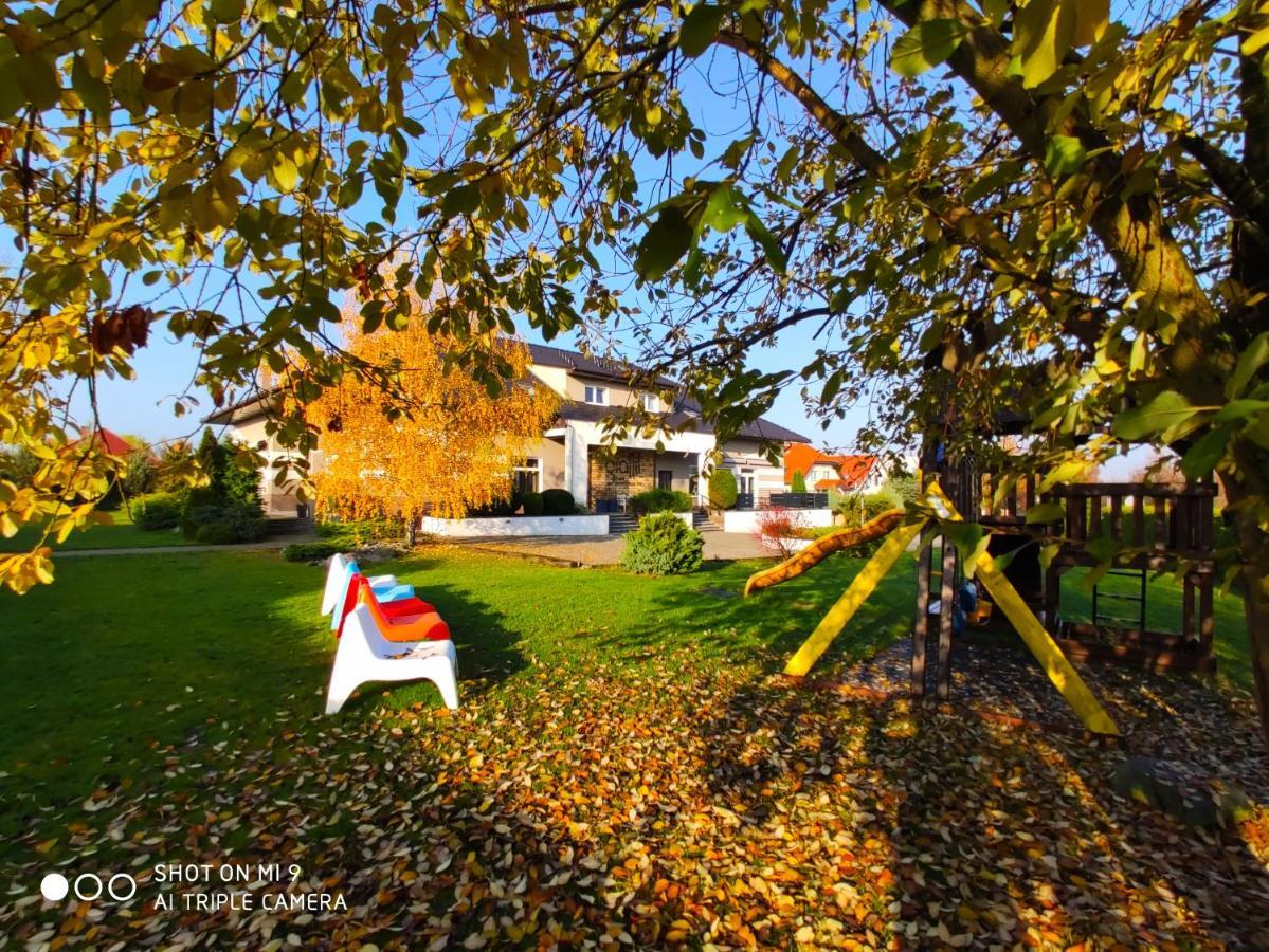 Hotel Graffit Swiebodzin Bagian luar foto