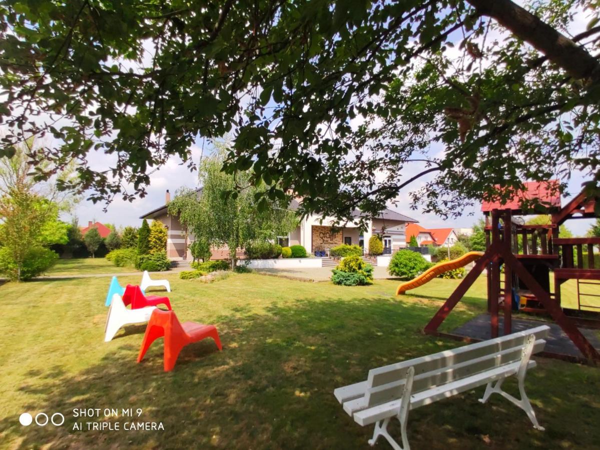 Hotel Graffit Swiebodzin Bagian luar foto
